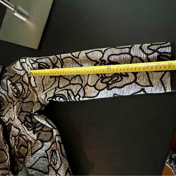 Black and White REVERSIBLE Floral Women's Stunning Jacket size Small NWT ✨ - Picture 11 of 14